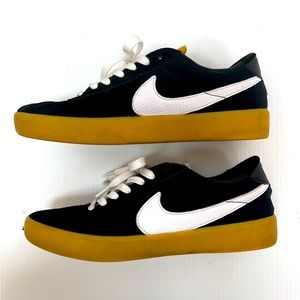 Nike low sb bruin react